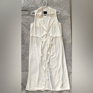 Sleeveless coat - ecru color - flowy with adjustable belt